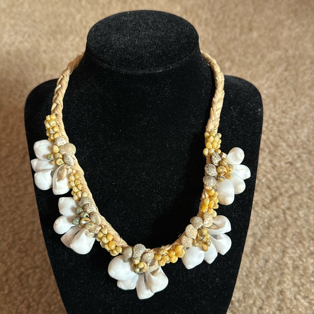 ISLAND NECKLACE